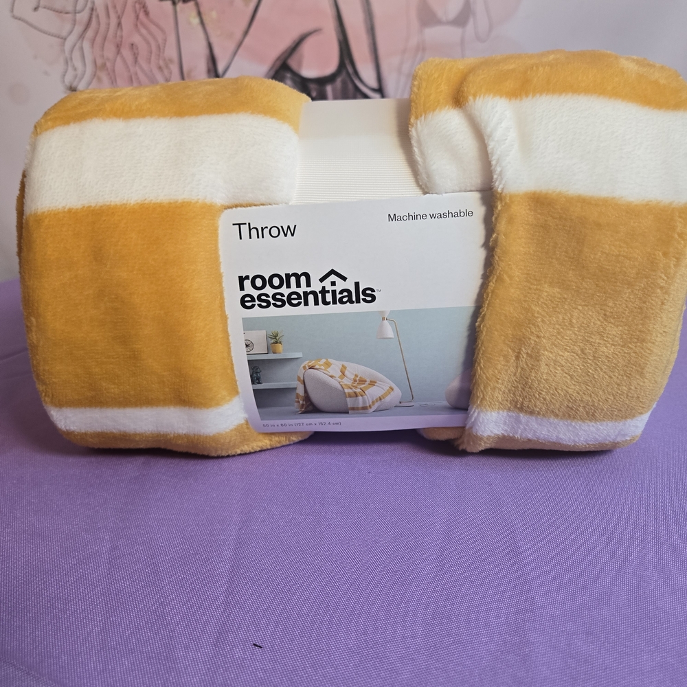 Room Essentials Yellow and White Throw Blanket